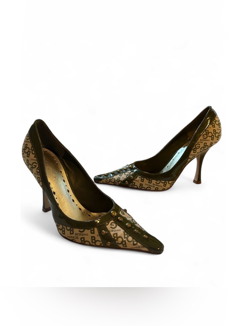 Vintage BCBGirls Monogram Studded
Pointed-Toe Pumps. Womenβs Size 6